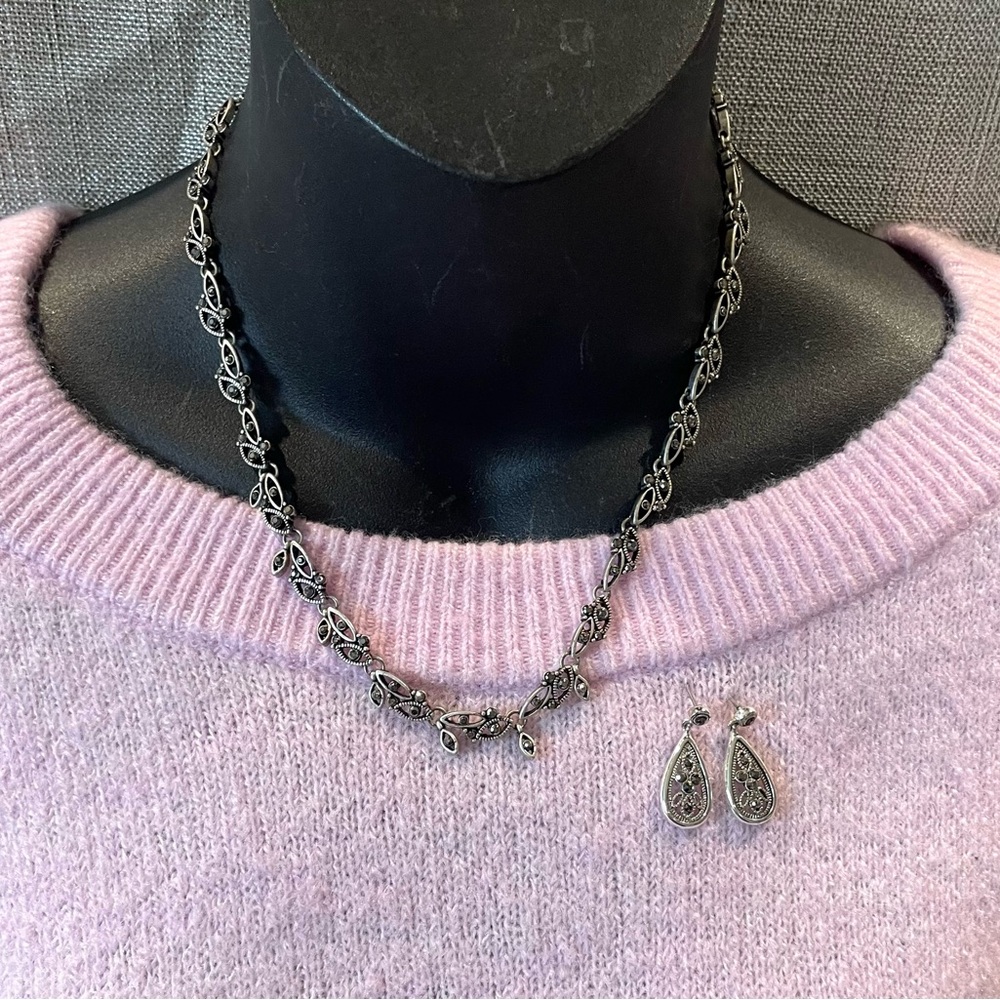 Necklace & earring set